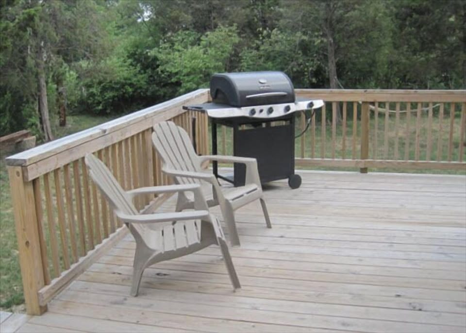 Gas grill available on the deck