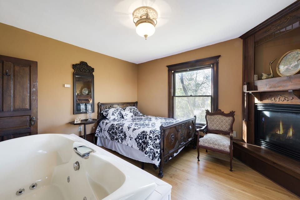 Bedroom 5: Spacious w/ spa jacuzzi tub & attached private bathroom. Queen bed.