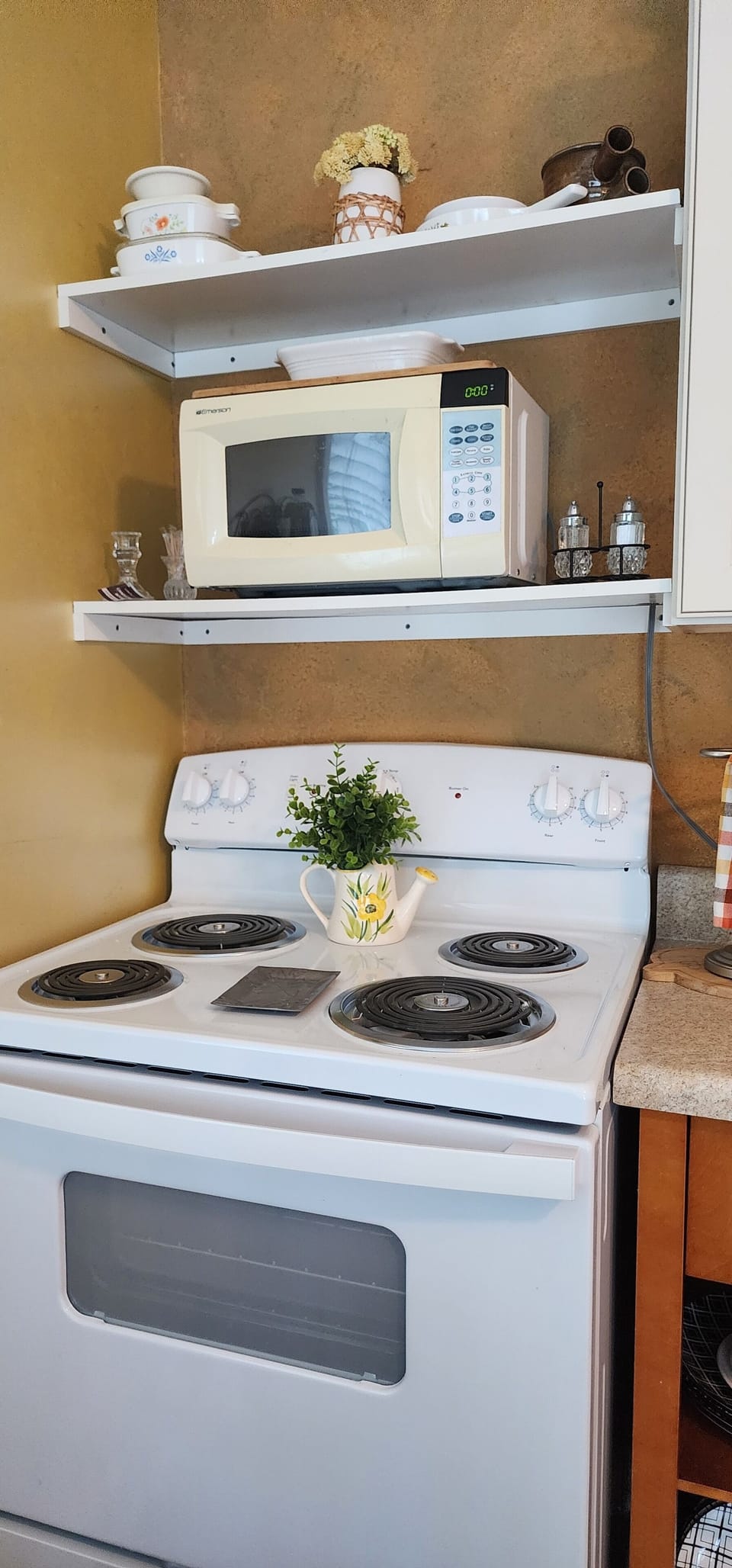 Full size stove & microwave