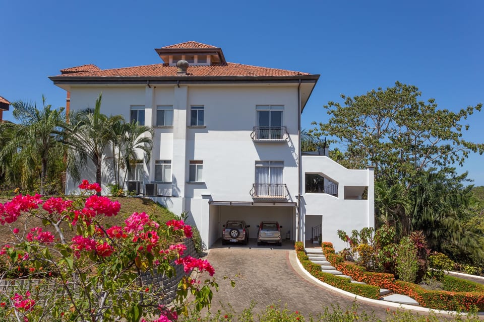 Rear view of building. Designated parking on right side for Casa  Feliz.
guests.