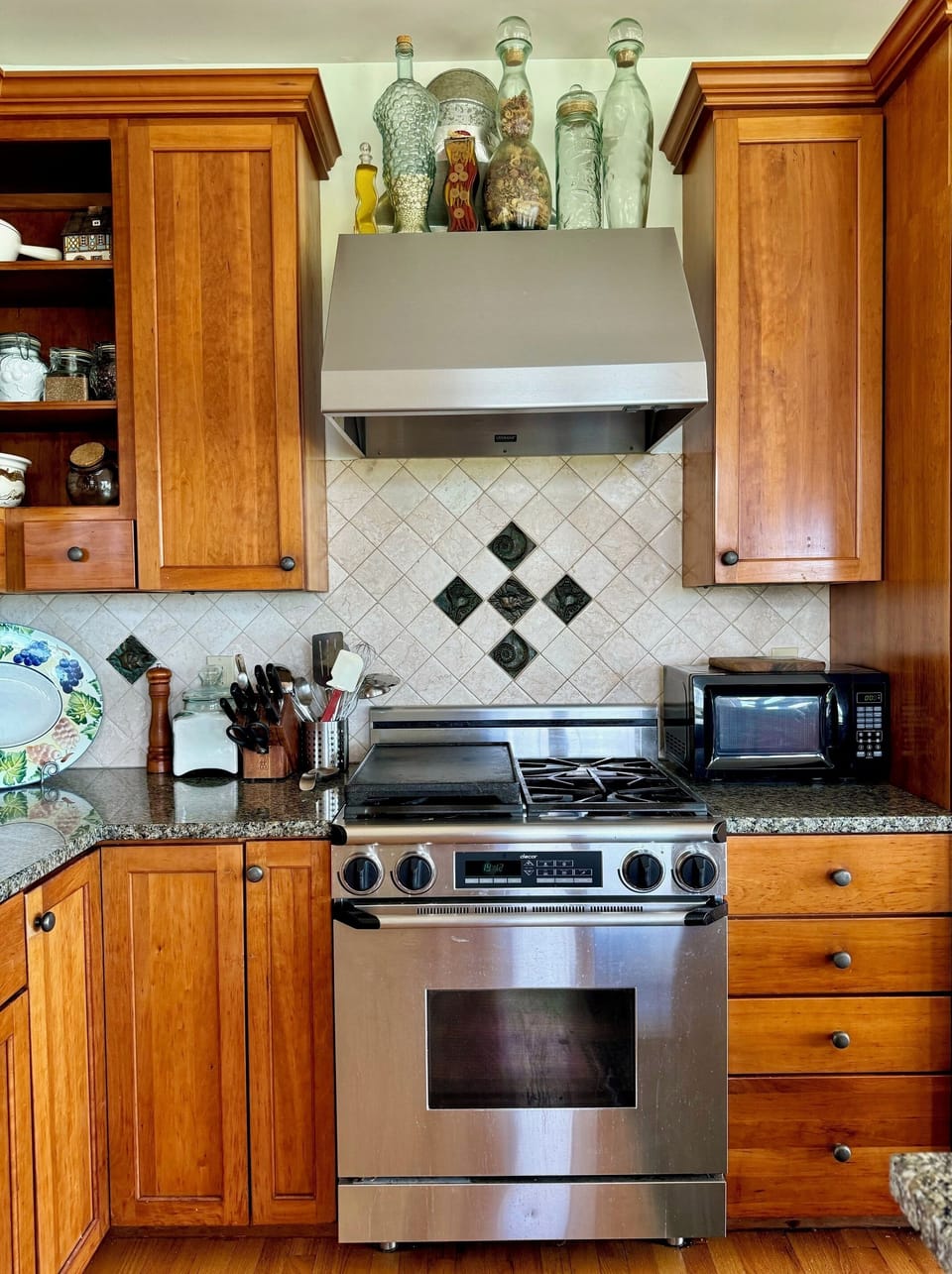 Dacor gas range/electric oven with griddle