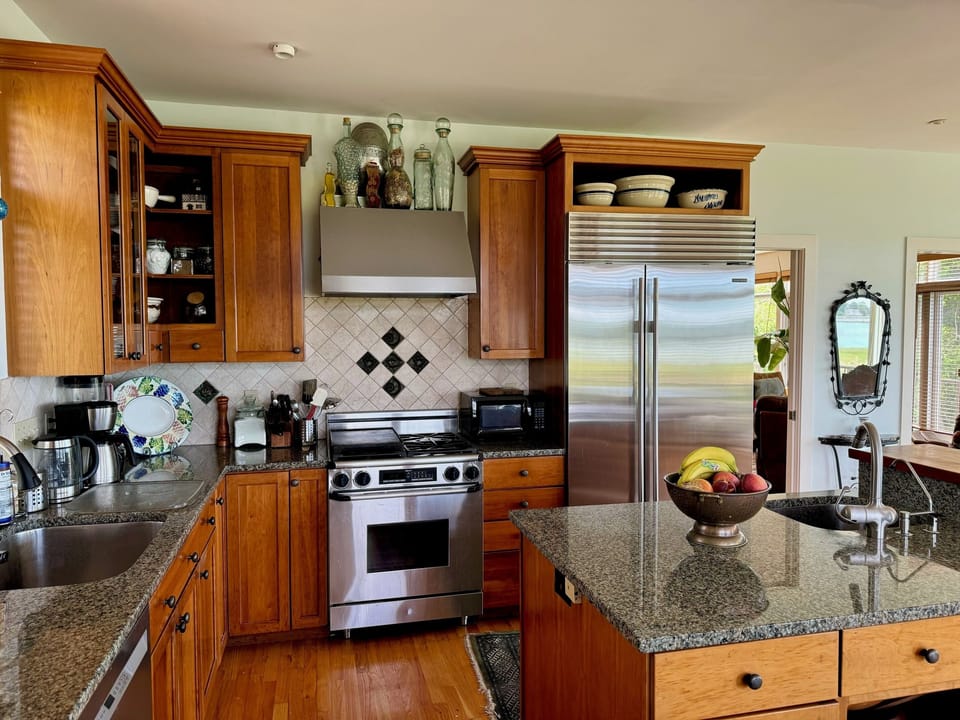 Kitchen island with RO purified water system