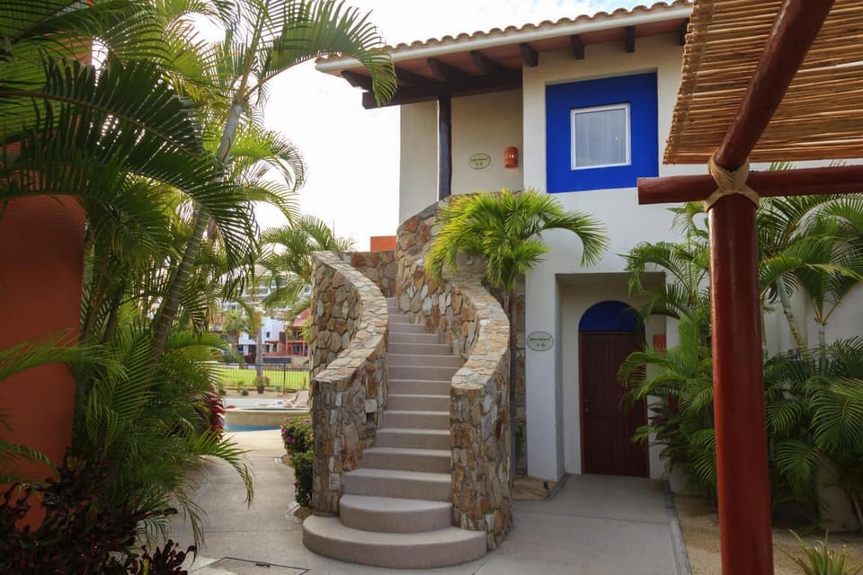 End and top unit provides privacy and convenient access to pool below 