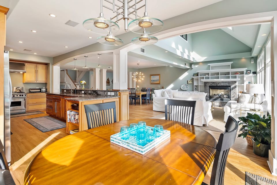 Eat-In Kitchen Table