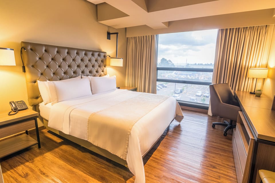 Superior Room, 1 King Bed | Minibar, in-room safe, desk, blackout drapes