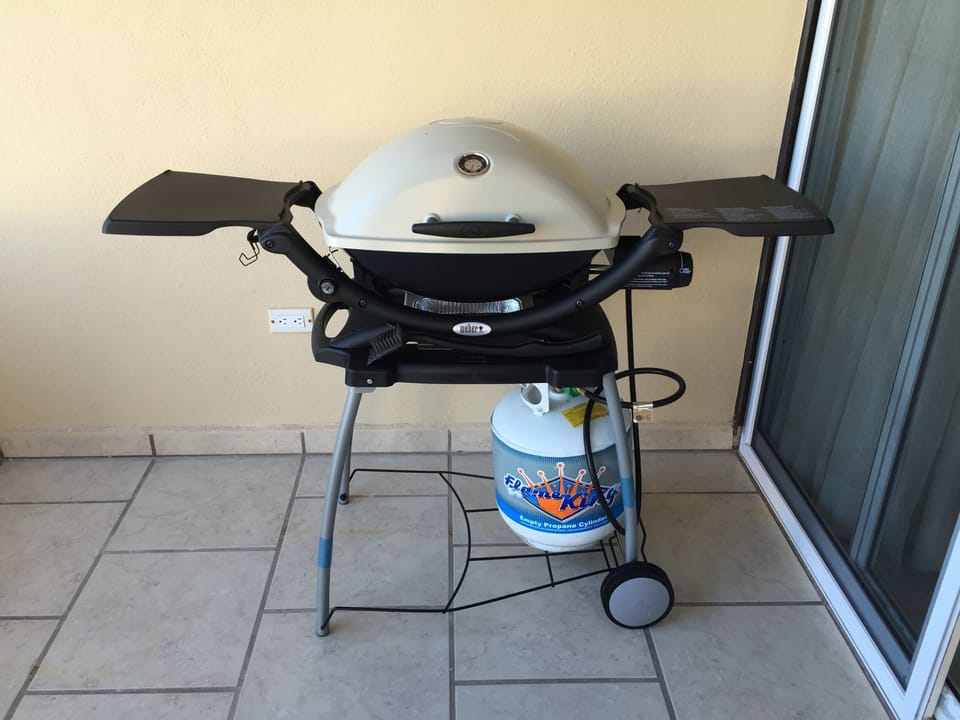  BBQ on patio
