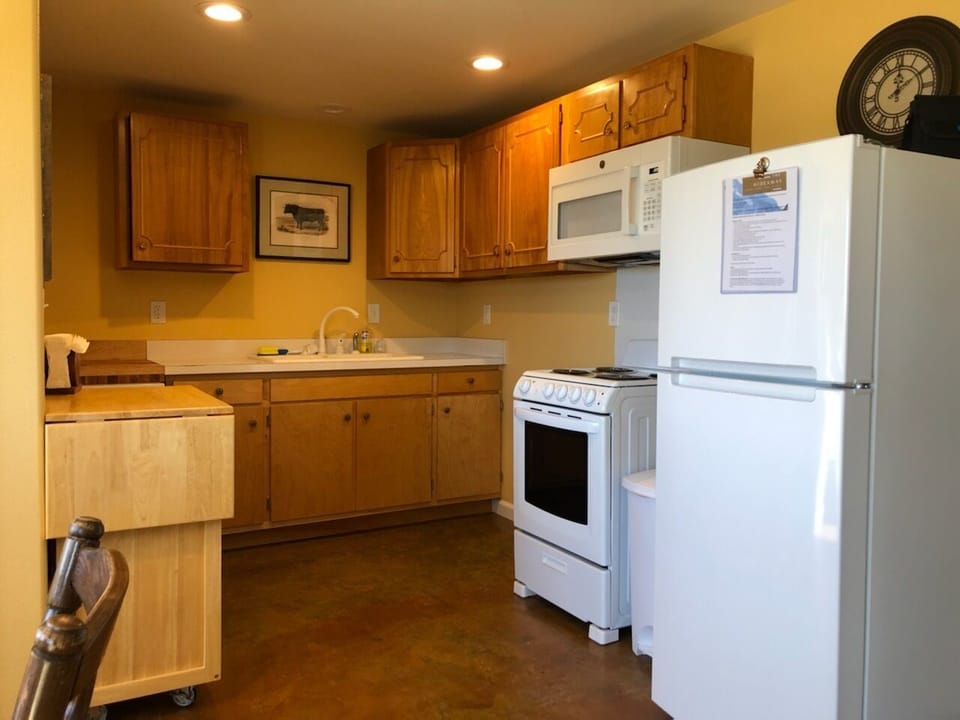 Kitchen with all the contents of home!