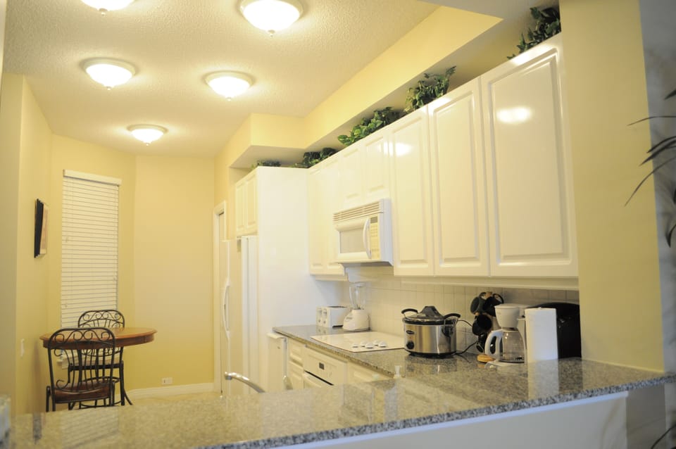 Open Counter to Kitchen