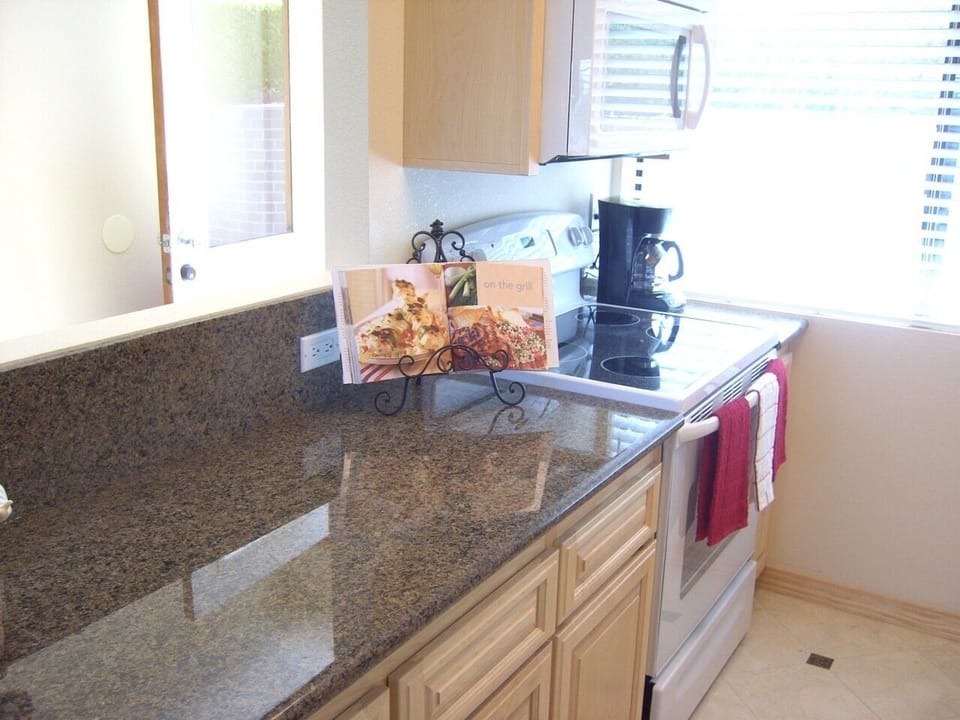 Another angle of the Kichen