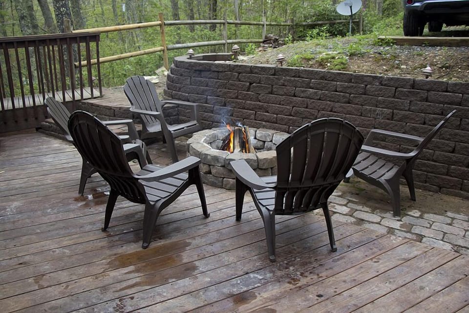 Roast marshmallows and s'mores in the fire pit.