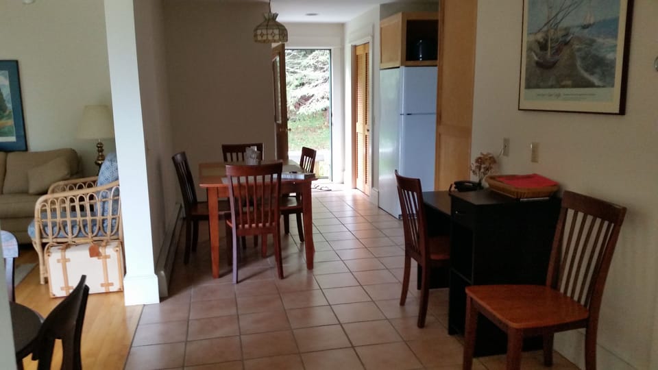 And dining area.