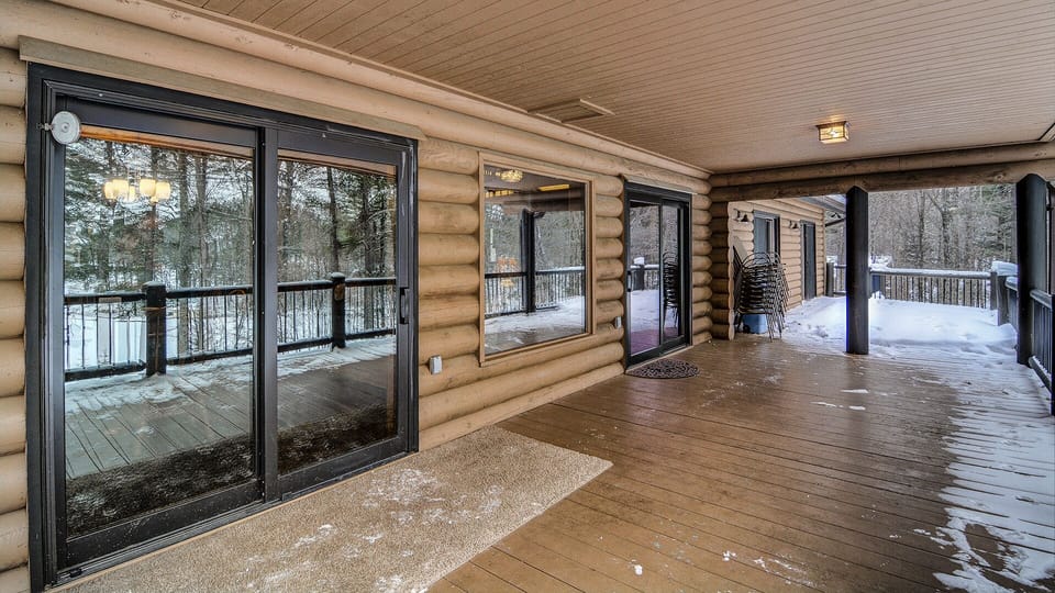 Covered upper deck