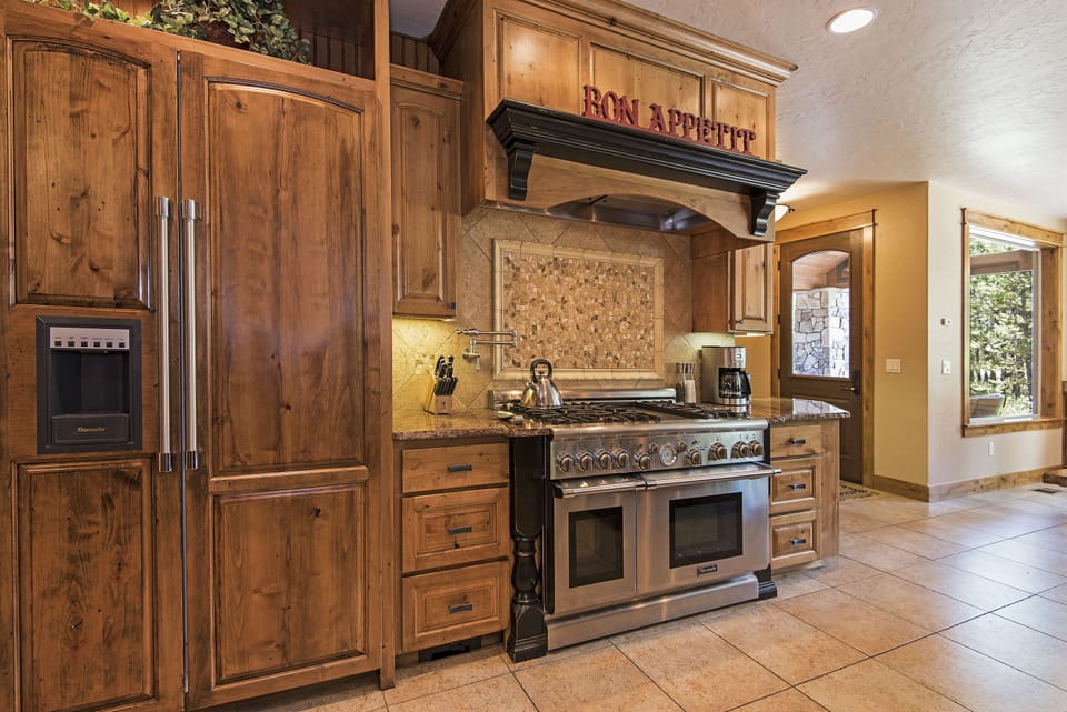 Thermador appliances, Dual ovens, Miele coffee,fully stocked kitchen supplies