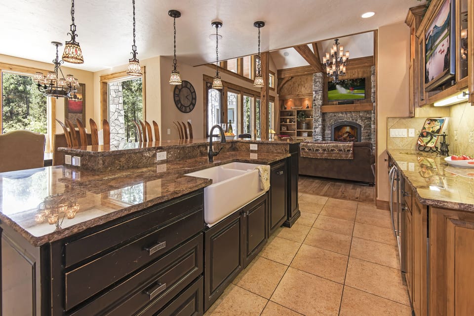 Great open kitchen 