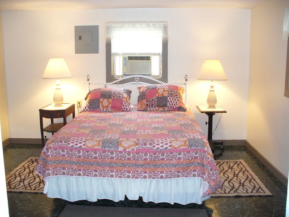 Rest and Relax in this Queen Bed!