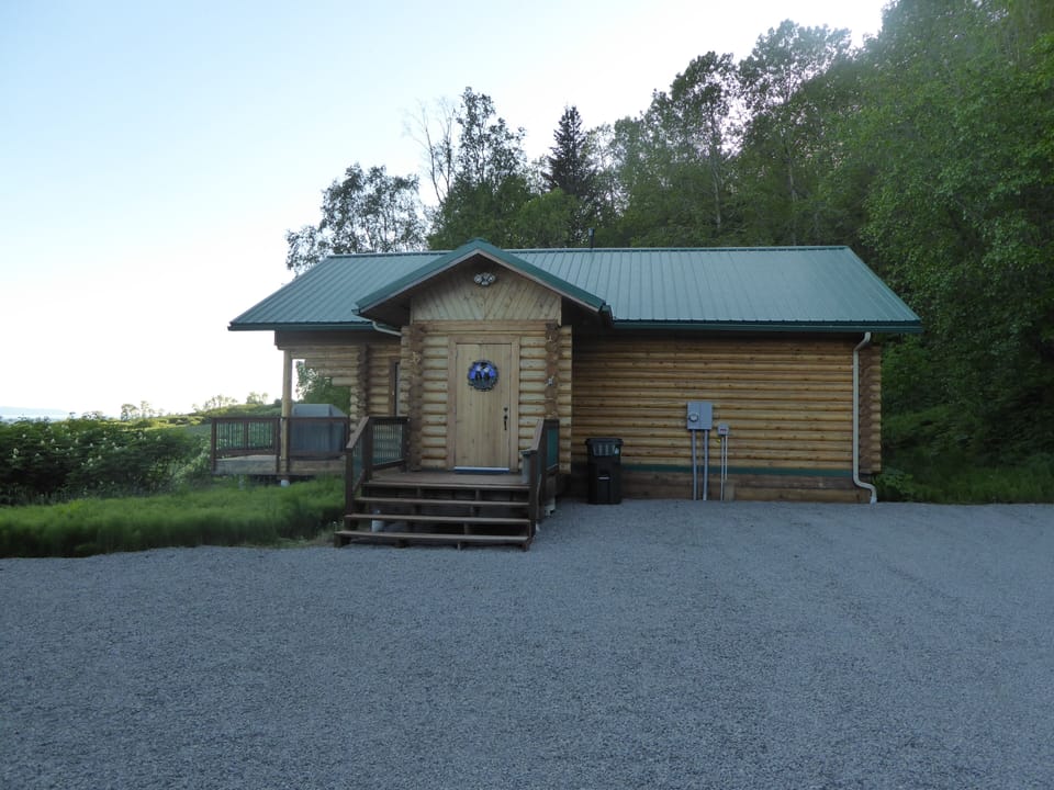 Twin Puffins parking and front entrance