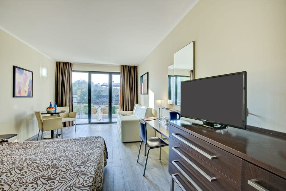 Minibar, in-room safe, desk, blackout drapes