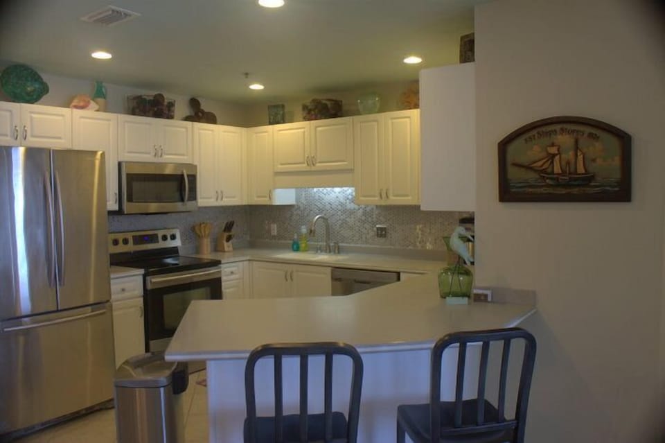 Beautiful, Newly Remodeled Kitchen, stainless steel appliances and backsplash.