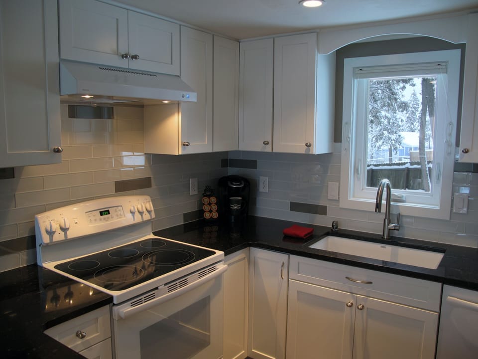 Kitchen includes convection oven, 5-hob range, Keurig, blender & rice maker.