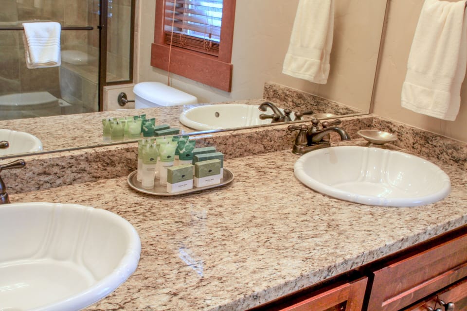 Luxurious Bathroom - All Bathrooms look as beautiful and luxurious as this.