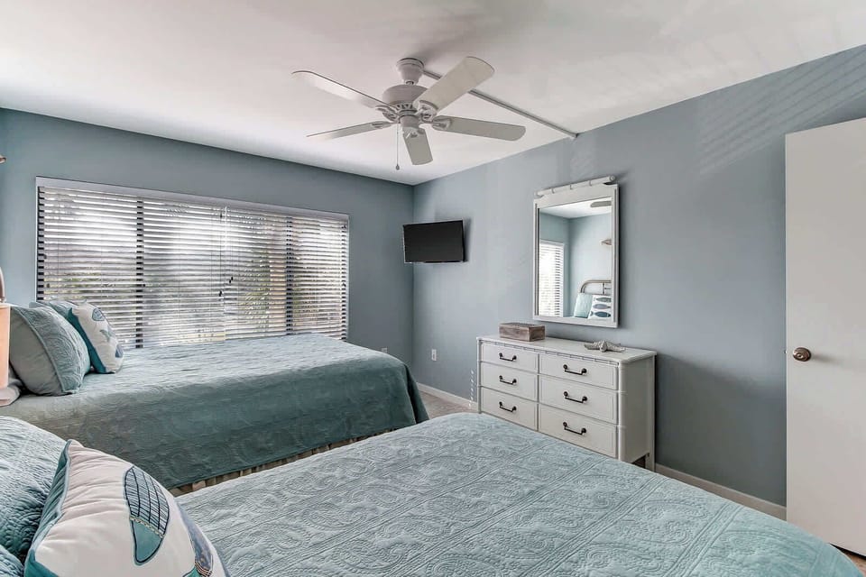 TV in bedroom, closet in bedroom 