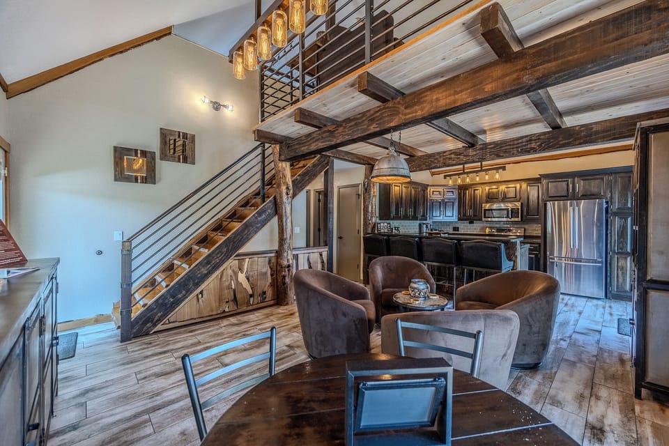 70" TV, stereo, cooking, storytelling in a cozy area or spread out onto Deck 1.