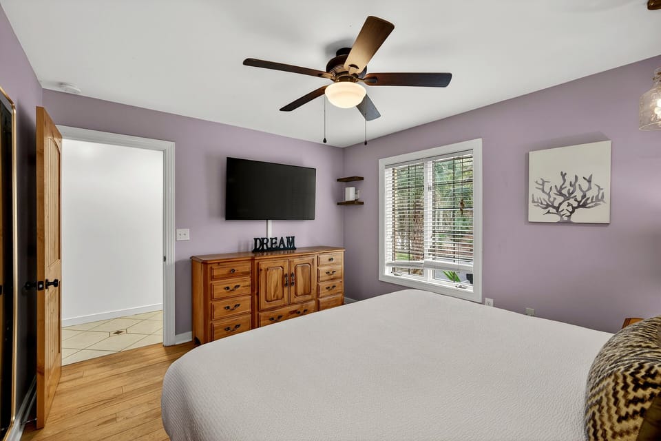 King Bed with TV