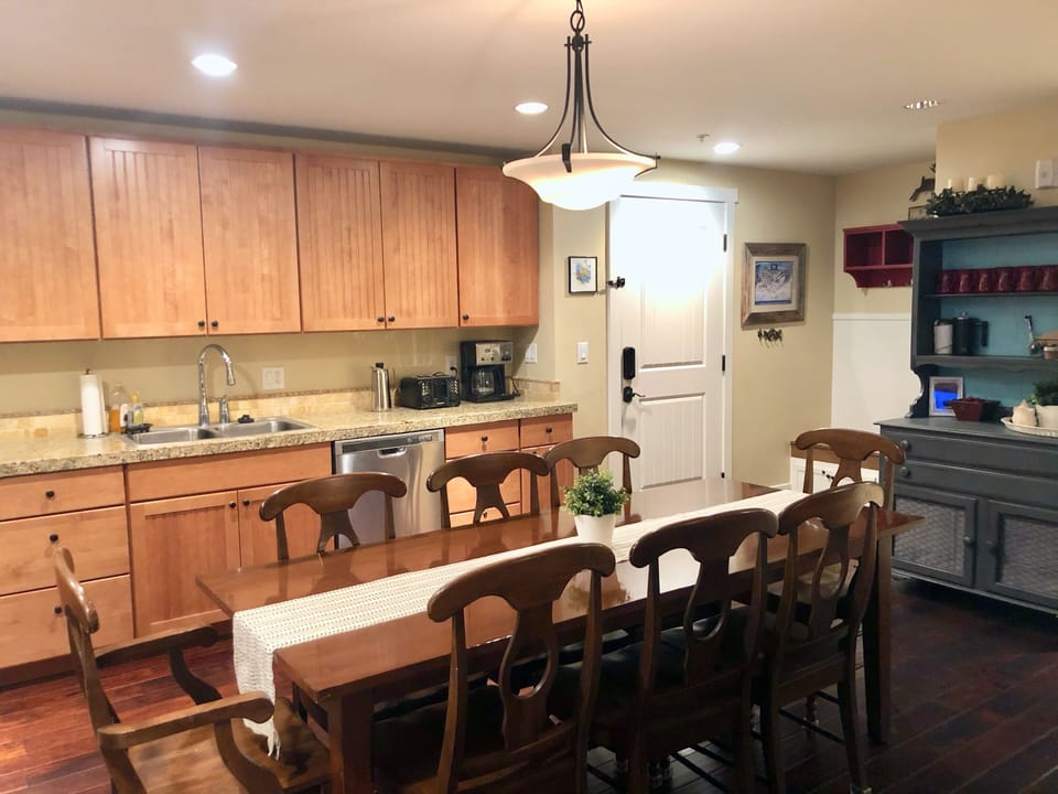 Eat-in kitchen seats 8 easily (you can also host 8+ on patio