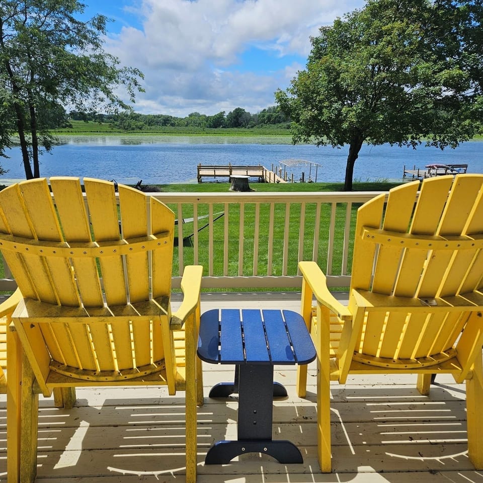 Enjoy this view for coffee or evening sunsets. So peaceful and relaxing!