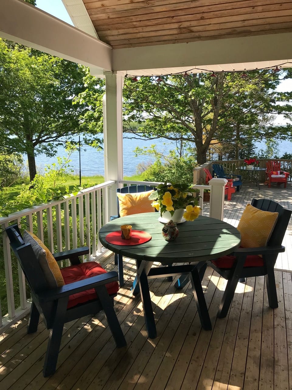Side deck and breakfast nook