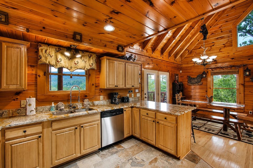 Well equipped, spacious kitchen, perfect for multiple chefs.