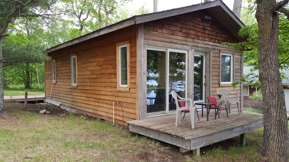 This side faces the lake 