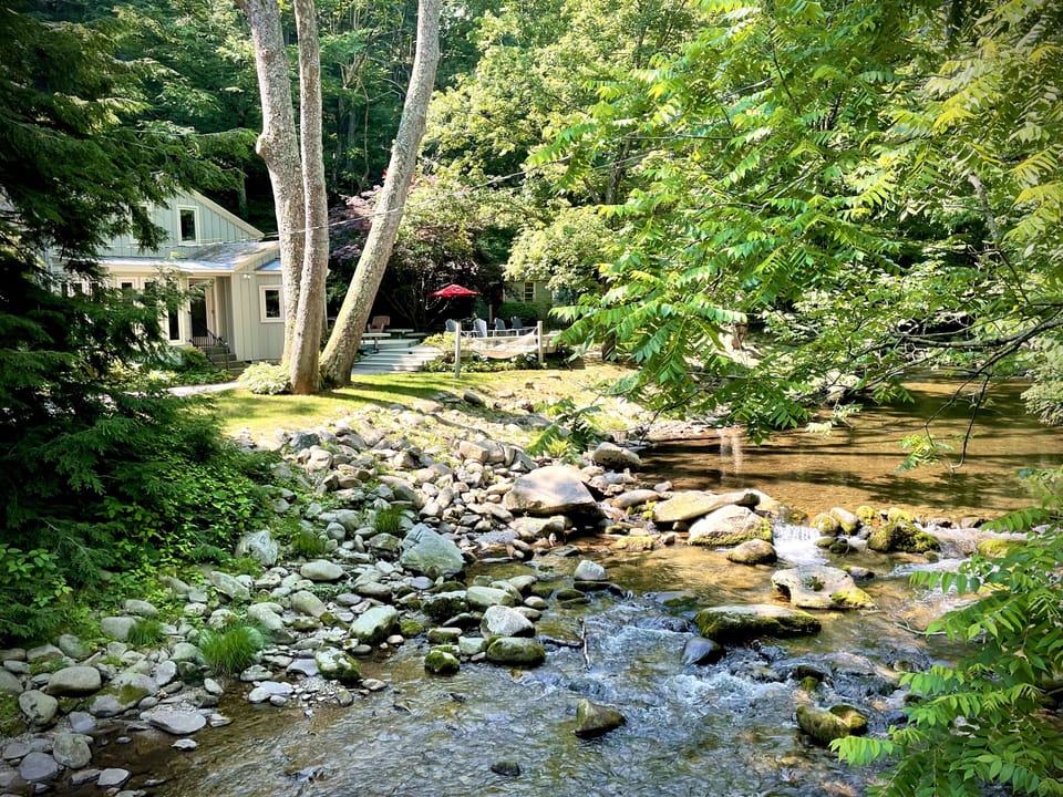 Waterfront cottage on Piney River is clean, bright, shining mountain water.