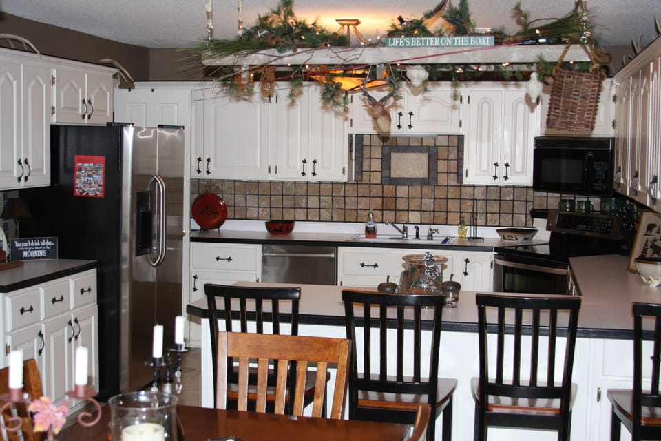 Main Level Kitchen and Dining Area