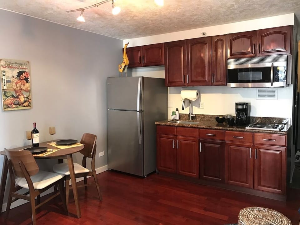 Full kitchen to easily prep simple meals.
