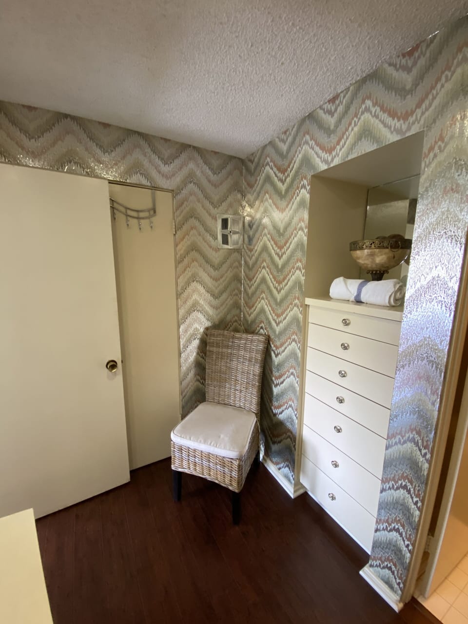 Master bathroom/changing room 