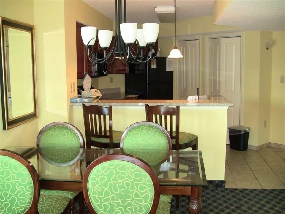 Dining table for up to 6 guests. Washer and Dryer just off of the kitchen.