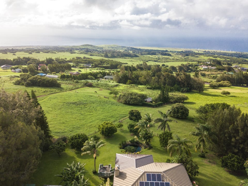 Ariel shot of the property. The cottage is to the right of the main house. ♥️🌏