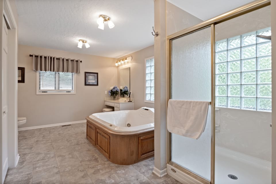Ozark Suite Private Bathroom