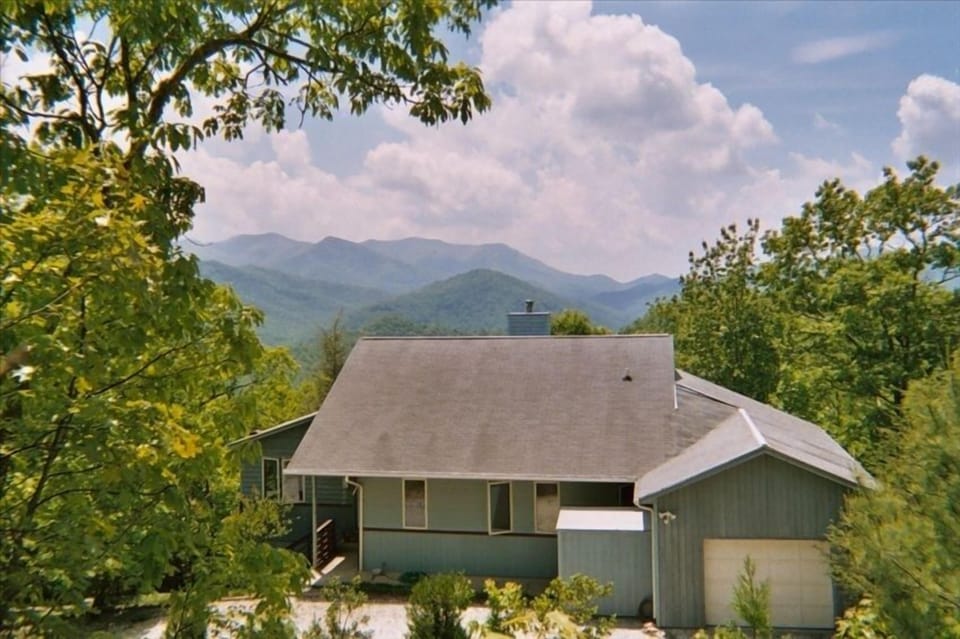 Perfect privacy for 1-6 people.  Only home at this elevation (4200').