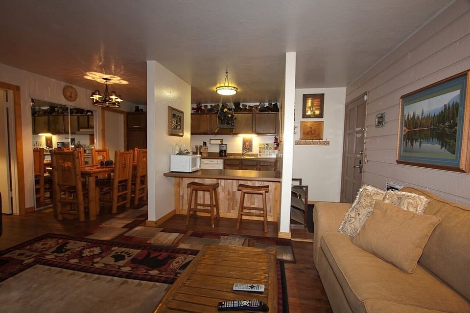 Look how roomy and cozy this place is.