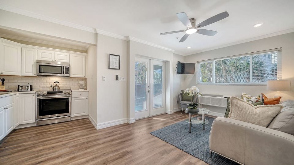 A charming and roomy 1-bedroom apartment with a well-designed open floor plan.