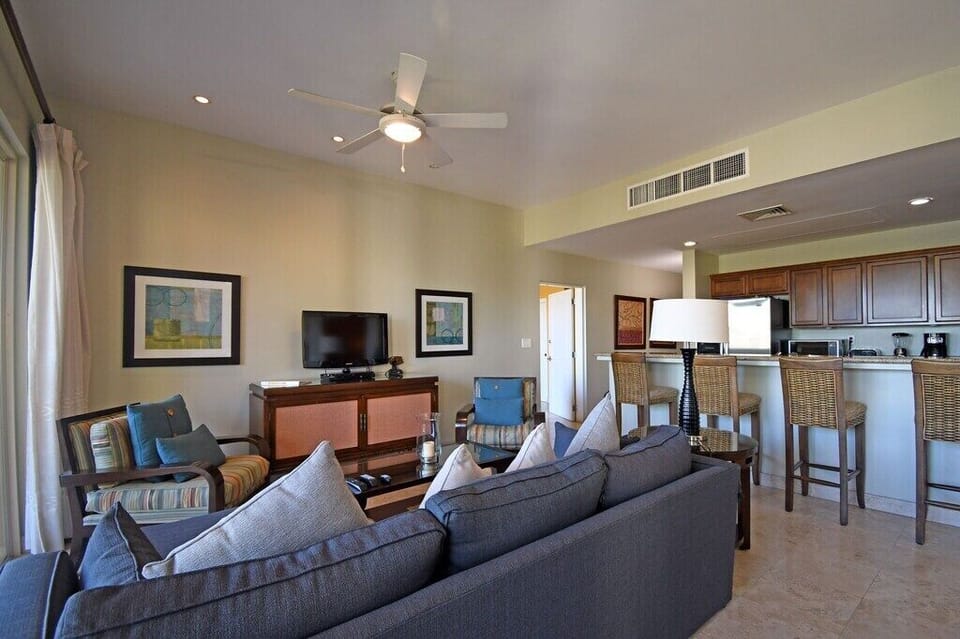 Living Area 2