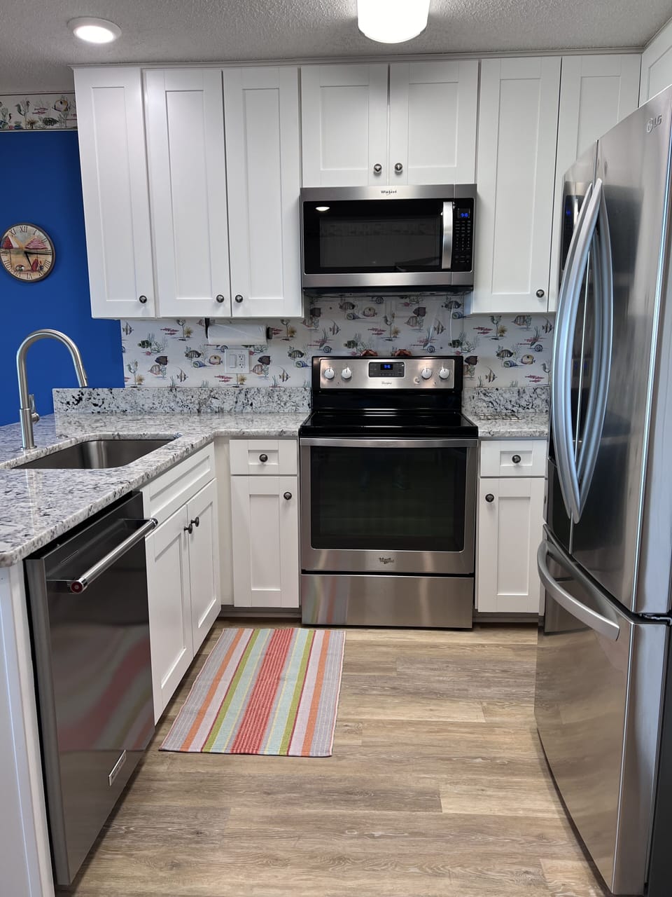 Prepare your favorite meals in this fully equipped kitchen