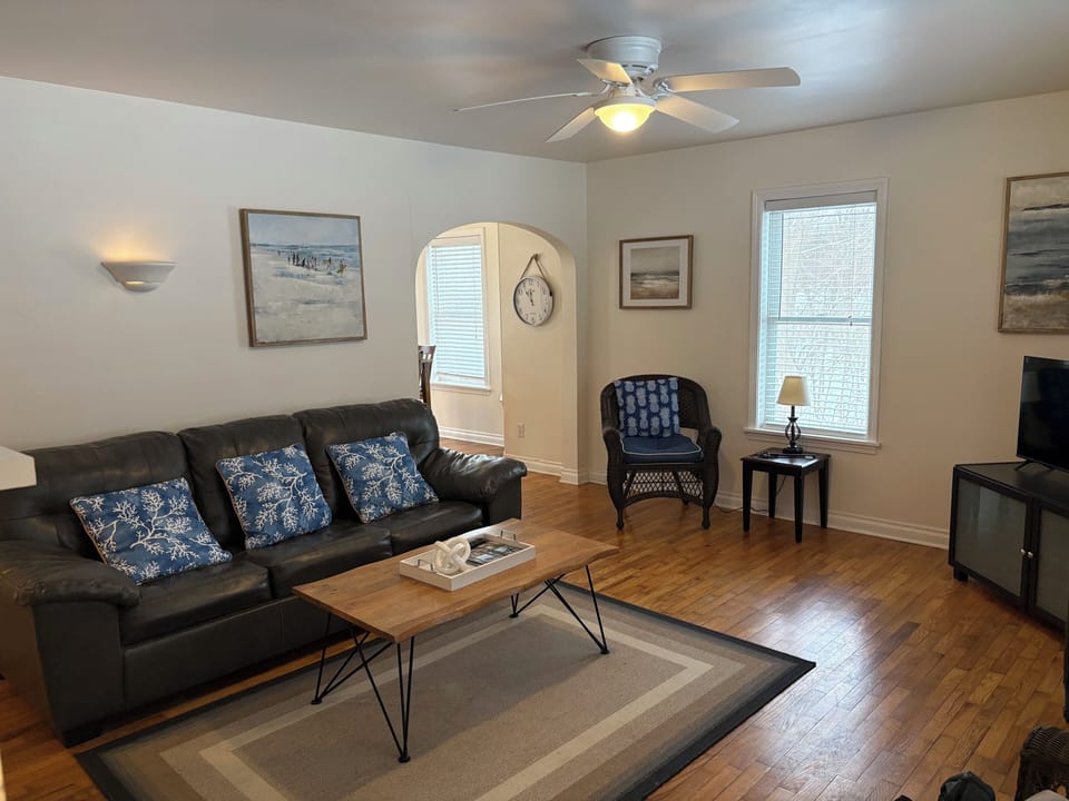 Large Living Room with Ample Seating