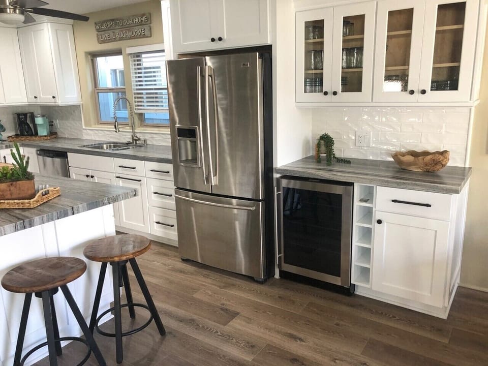 BAR AREA WITH BAR FRIDGE