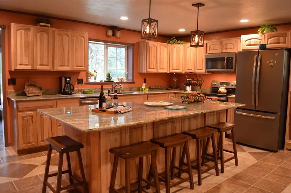 Kitchen w/ granite countertops
