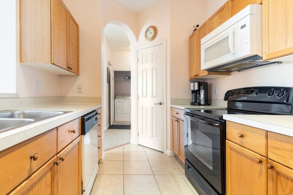 Microwave oven, coffee maker, blender, full-size oven, refrigerator and toaster.