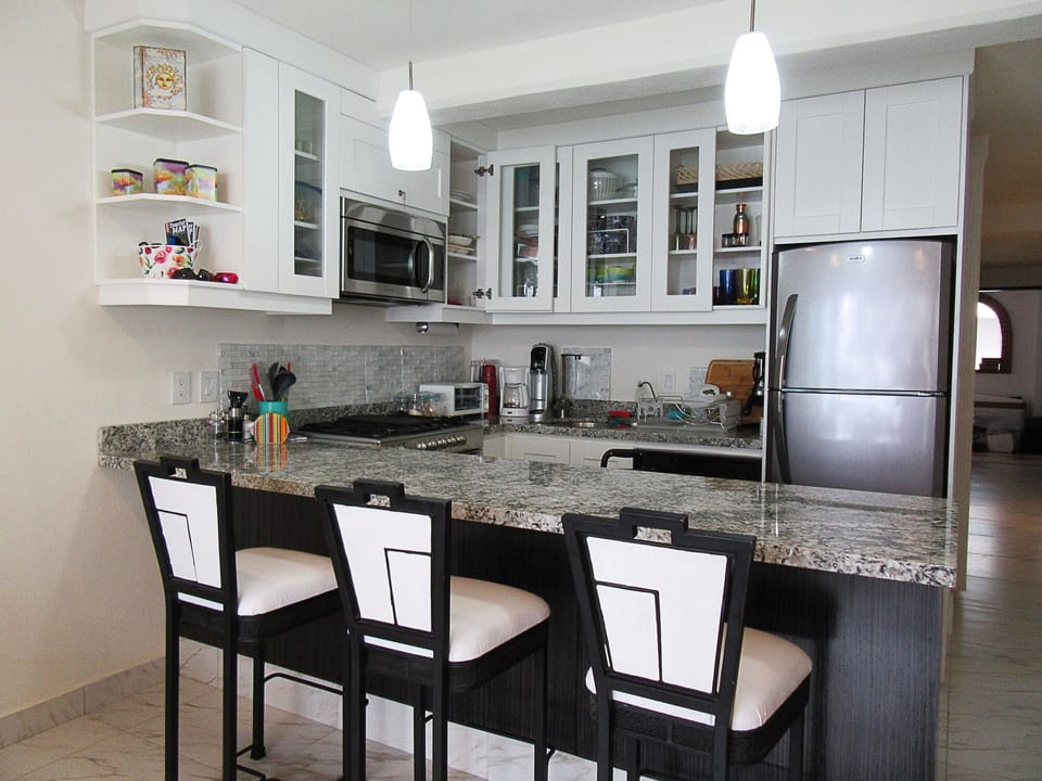 Kitchen & Snack Bar 
