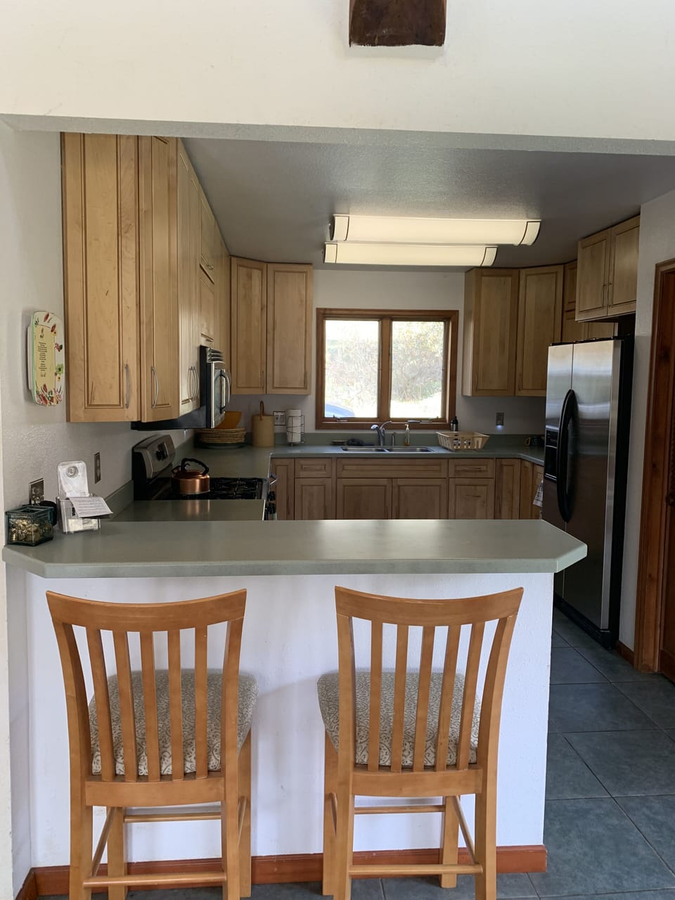 eat-in kitchen

